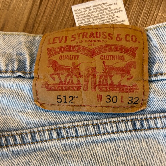 Levi's Classic Light Blue Straight Jeans - Picture 3 of 6